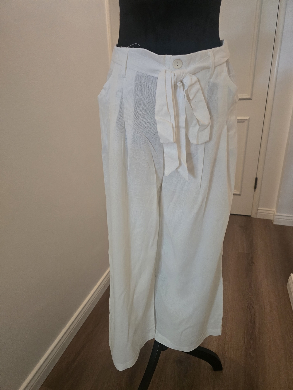 NWT Francesca's White Wide-Leg Drawstring Pants